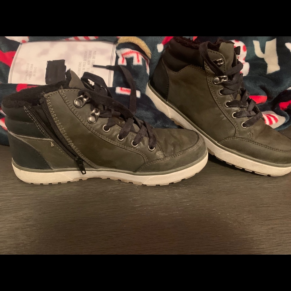 Boys ankle boots size 4